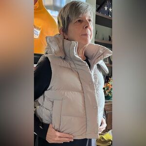 HALARA Midnight Gray Hooded Down Puffer Vest Women’s M NWT